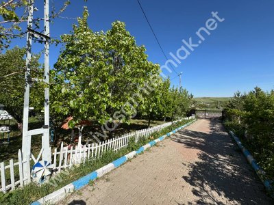 SİVAS GMT EMLAK'TAN ÇAYBOYUNDA SATLIK 1000M2 HAZIR BAHÇELİ VİLLA