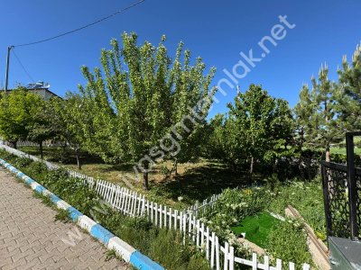 SİVAS GMT EMLAK'TAN ÇAYBOYUNDA SATLIK 1000M2 HAZIR BAHÇELİ VİLLA