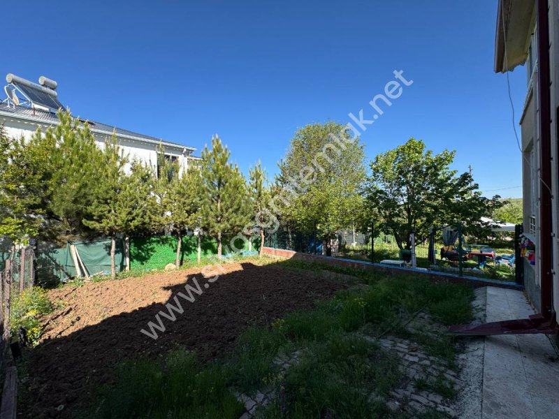 SİVAS GMT EMLAK'TAN ÇAYBOYUNDA SATLIK 1000M2 HAZIR BAHÇELİ VİLLA