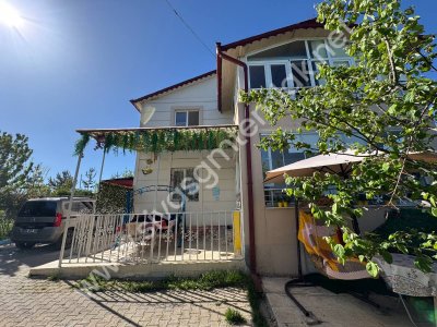 SİVAS GMT EMLAK'TAN ÇAYBOYUNDA SATLIK 1000M2 HAZIR BAHÇELİ VİLLA