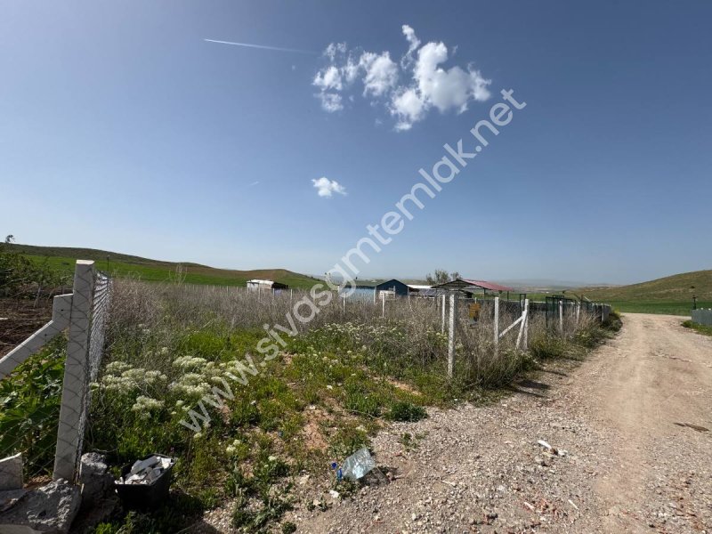SİVAS GMT EMLAK'TAN İŞHAN'DA SATLIK 570 M2 HİSSELİ HOBBY BAHÇESİ