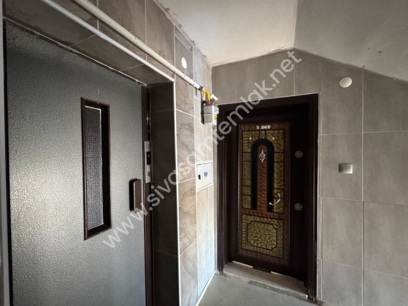 SİVAS GMT EMLAK'TAN ASYAKENTSİTESİ SATILIK 7.KAT 3+1 UYGUN DAİRE
