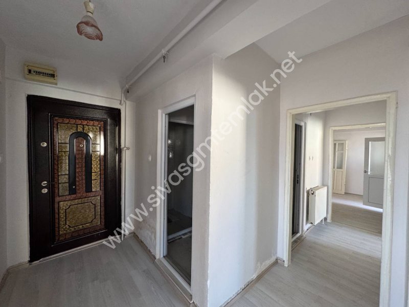 SİVAS GMT EMLAK'TAN ASYAKENTSİTESİ SATILIK 7.KAT 3+1 UYGUN DAİRE