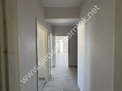 SİVAS GMT EMLAK'TAN ASYAKENTSİTESİ SATILIK 7.KAT 3+1 UYGUN DAİRE