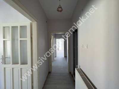 SİVAS GMT EMLAK'TAN ASYAKENTSİTESİ SATILIK 7.KAT 3+1 UYGUN DAİRE