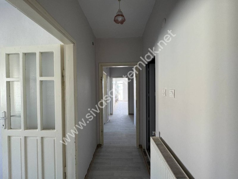 SİVAS GMT EMLAK'TAN ASYAKENTSİTESİ SATILIK 7.KAT 3+1 UYGUN DAİRE
