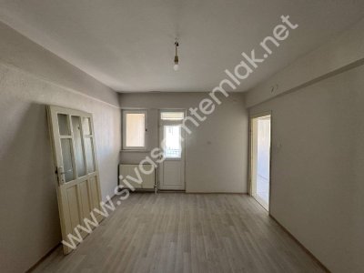 SİVAS GMT EMLAK'TAN ASYAKENTSİTESİ SATILIK 7.KAT 3+1 UYGUN DAİRE