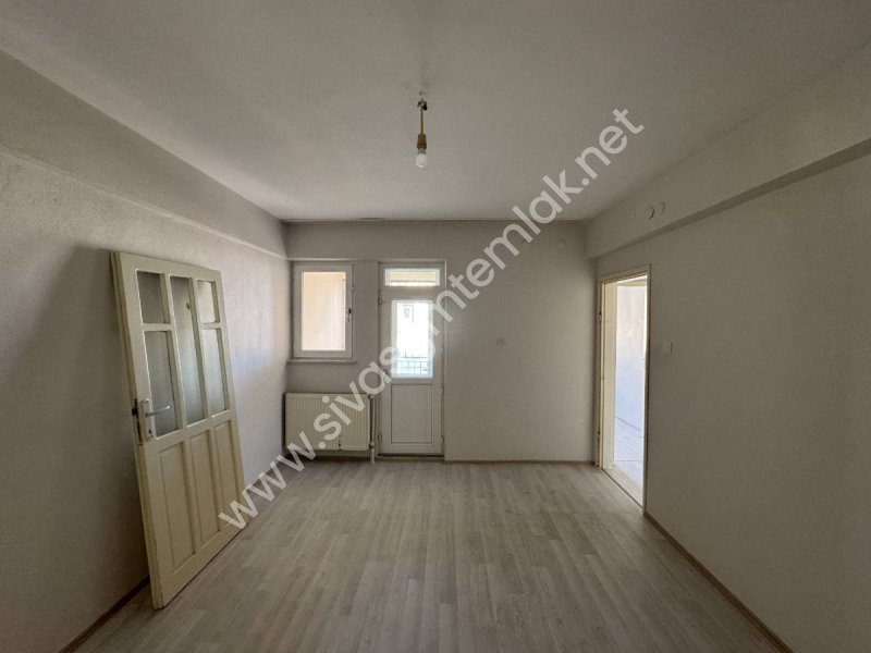 SİVAS GMT EMLAK'TAN ASYAKENTSİTESİ SATILIK 7.KAT 3+1 UYGUN DAİRE