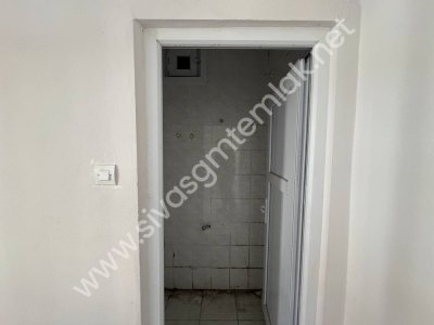 SİVAS GMT EMLAK'TAN ASYAKENTSİTESİ SATILIK 7.KAT 3+1 UYGUN DAİRE