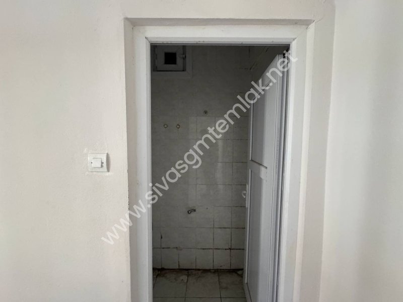SİVAS GMT EMLAK'TAN ASYAKENTSİTESİ SATILIK 7.KAT 3+1 UYGUN DAİRE
