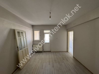 SİVAS GMT EMLAK'TAN ASYAKENTSİTESİ SATILIK 7.KAT 3+1 UYGUN DAİRE