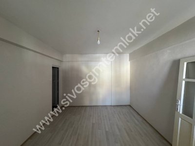 SİVAS GMT EMLAK'TAN ASYAKENTSİTESİ SATILIK 7.KAT 3+1 UYGUN DAİRE