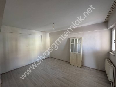 SİVAS GMT EMLAK'TAN ASYAKENTSİTESİ SATILIK 7.KAT 3+1 UYGUN DAİRE
