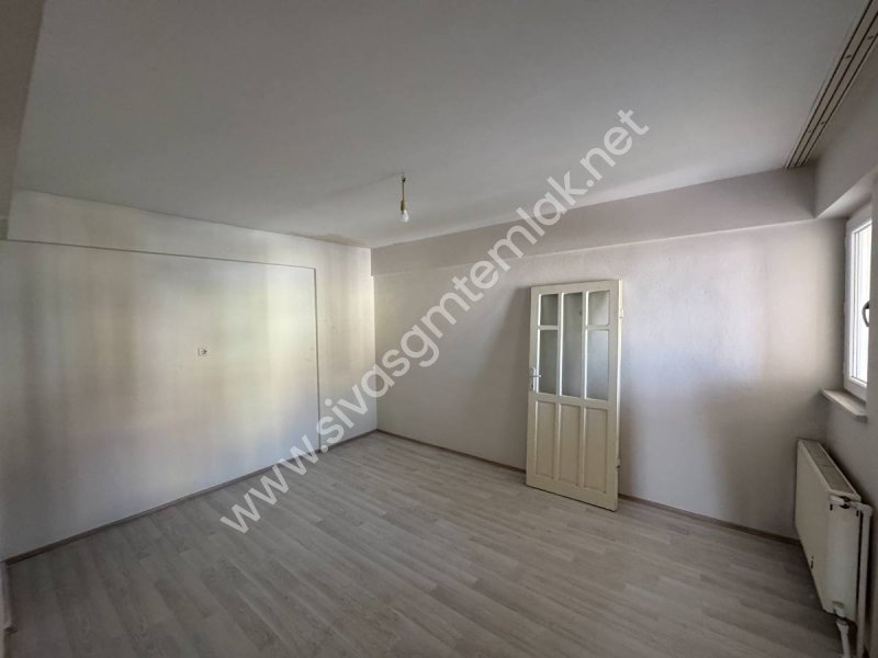 SİVAS GMT EMLAK'TAN ASYAKENTSİTESİ SATILIK 7.KAT 3+1 UYGUN DAİRE