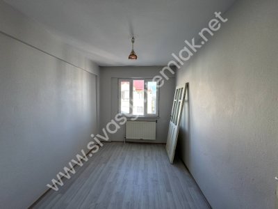 SİVAS GMT EMLAK'TAN ASYAKENTSİTESİ SATILIK 7.KAT 3+1 UYGUN DAİRE