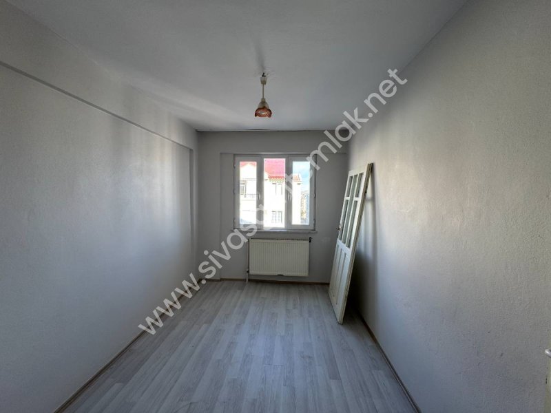 SİVAS GMT EMLAK'TAN ASYAKENTSİTESİ SATILIK 7.KAT 3+1 UYGUN DAİRE