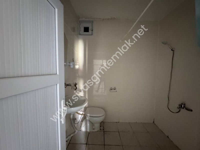 SİVAS GMT EMLAK'TAN ASYAKENTSİTESİ SATILIK 7.KAT 3+1 UYGUN DAİRE