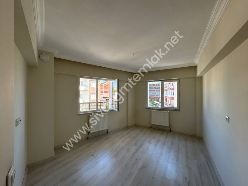 SİVAS GMT EMLAK'TAN ÇİÇEKLİMAH SATILIK FULL YAPI 2+1 UYGUN DAİRE