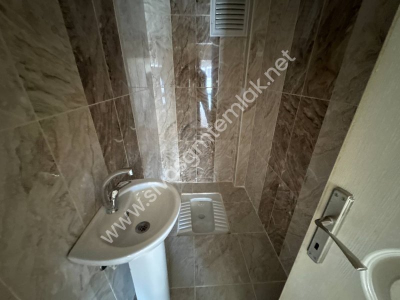 SİVAS GMT EMLAK'TAN ÇİÇEKLİMAH SATILIK FULL YAPI 2+1 UYGUN DAİRE