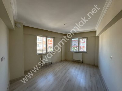 SİVAS GMT EMLAK'TAN ÇİÇEKLİMAH SATILIK FULL YAPI 2+1 UYGUN DAİRE