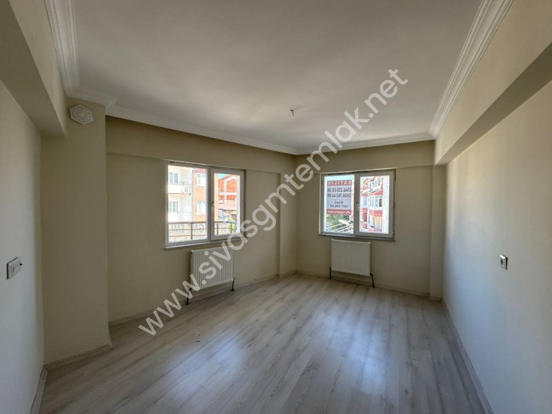 SİVAS GMT EMLAK'TAN ÇİÇEKLİMAH SATILIK FULL YAPI 2+1 UYGUN DAİRE