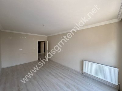 SİVAS GMT EMLAK'TAN ÇİÇEKLİMAH SATILIK FULL YAPI 2+1 UYGUN DAİRE