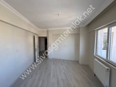 SİVAS GMT EMLAK'TAN ÇİÇEKLİMAH SATILIK FULL YAPI 2+1 UYGUN DAİRE