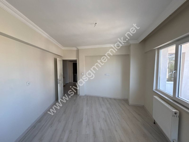 SİVAS GMT EMLAK'TAN ÇİÇEKLİMAH SATILIK FULL YAPI 2+1 UYGUN DAİRE