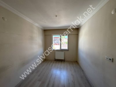 SİVAS GMT EMLAK'TAN ÇİÇEKLİMAH SATILIK FULL YAPI 2+1 UYGUN DAİRE