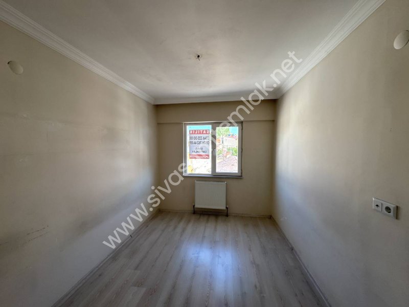 SİVAS GMT EMLAK'TAN ÇİÇEKLİMAH SATILIK FULL YAPI 2+1 UYGUN DAİRE