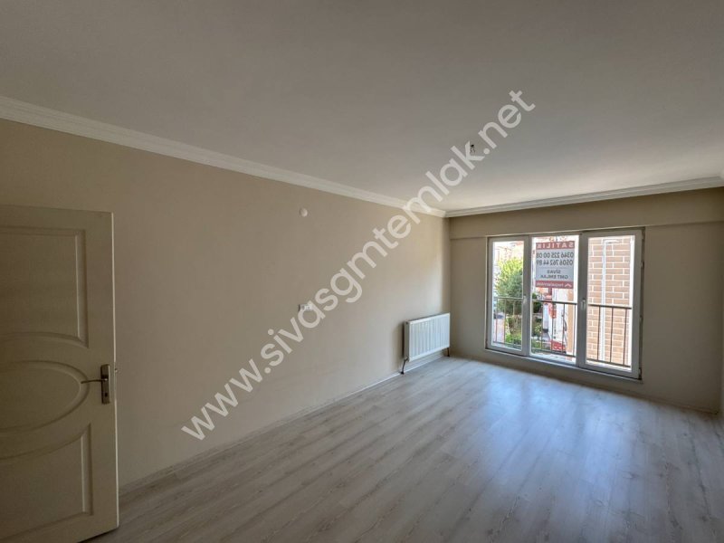 SİVAS GMT EMLAK'TAN ÇİÇEKLİMAH SATILIK FULL YAPI 2+1 UYGUN DAİRE