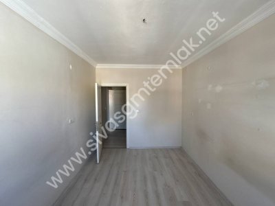 SİVAS GMT EMLAK'TAN ÇİÇEKLİMAH SATILIK FULL YAPI 2+1 UYGUN DAİRE
