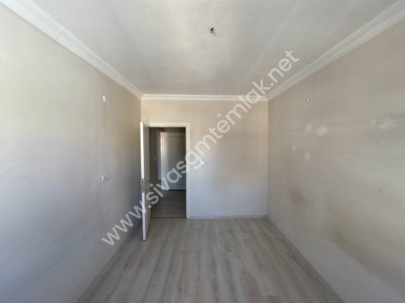 SİVAS GMT EMLAK'TAN ÇİÇEKLİMAH SATILIK FULL YAPI 2+1 UYGUN DAİRE