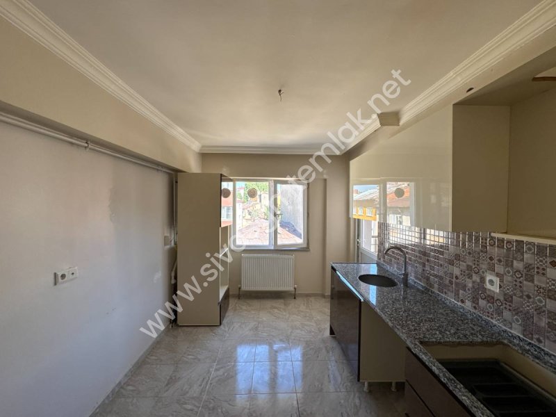 SİVAS GMT EMLAK'TAN ÇİÇEKLİMAH SATILIK FULL YAPI 2+1 UYGUN DAİRE