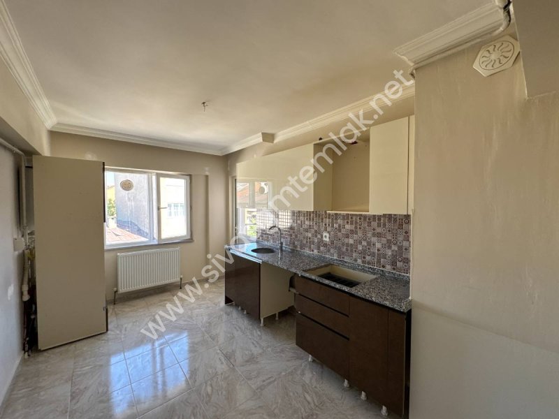 SİVAS GMT EMLAK'TAN ÇİÇEKLİMAH SATILIK FULL YAPI 2+1 UYGUN DAİRE