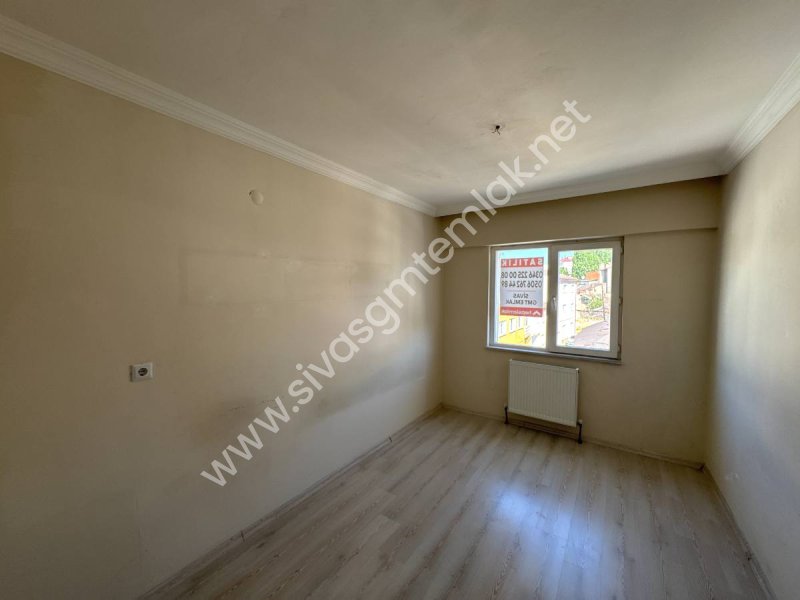 SİVAS GMT EMLAK'TAN ÇİÇEKLİMAH SATILIK FULL YAPI 2+1 UYGUN DAİRE