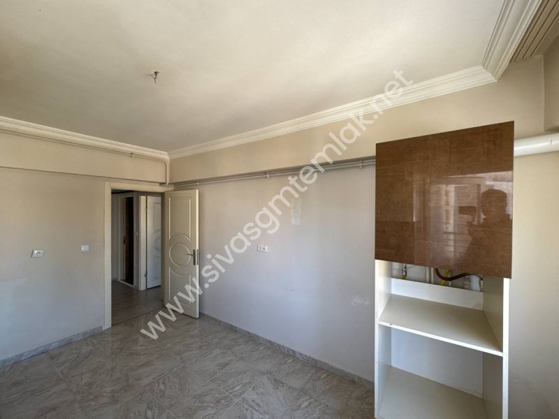 SİVAS GMT EMLAK'TAN ÇİÇEKLİMAH SATILIK FULL YAPI 2+1 UYGUN DAİRE