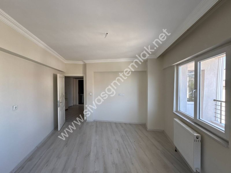 SİVAS GMT EMLAK'TAN ÇİÇEKLİMAH SATILIK FULL YAPI 2+1 UYGUN DAİRE