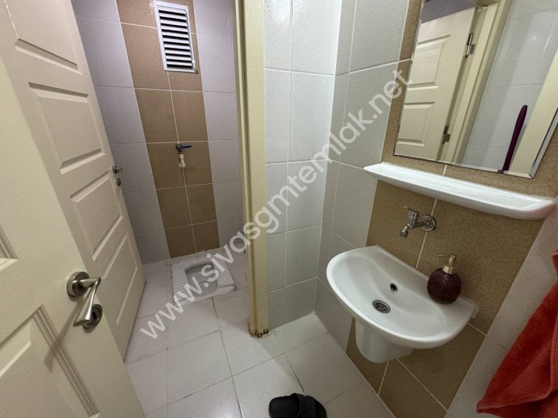 SİVAS GMT EMLAK ÖZBELSANTOKİ SATLIK ARAKAT FULL YAPILI 3+1 DAİRE
