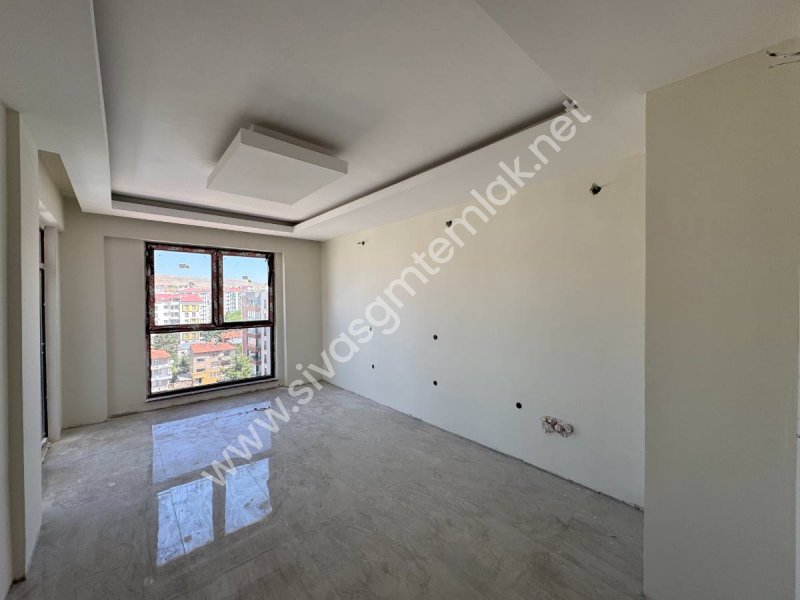 SİVAS GMT EMLAK MUHSİNYAZICIOĞLU BULVAR SATILIK 2+1 ARAKAT DAİRE