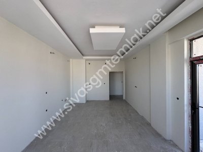 SİVAS GMT EMLAK MUHSİNYAZICIOĞLU BULVAR SATILIK 2+1 ARAKAT DAİRE