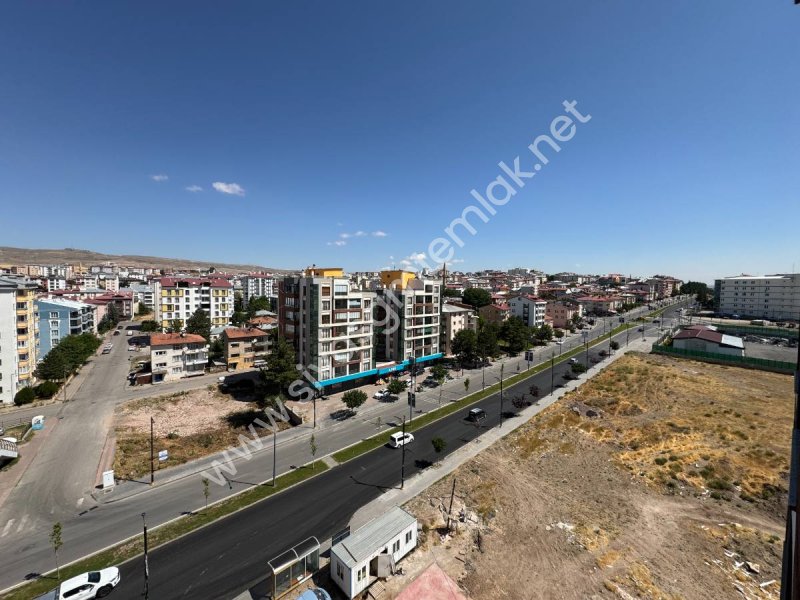 SİVAS GMT EMLAK MUHSİNYAZICIOĞLU BULVAR SATILIK 2+1 ARAKAT DAİRE