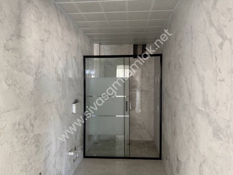 SİVAS GMT EMLAK MUHSİNYAZICIOĞLU BULVAR SATILIK 2+1 ARAKAT DAİRE
