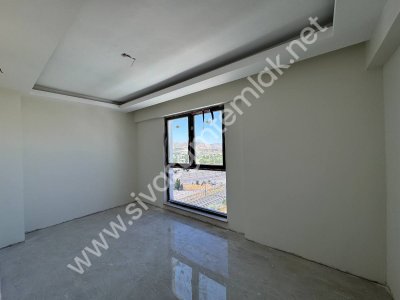 SİVAS GMT EMLAK MUHSİNYAZICIOĞLU BULVAR SATILIK 2+1 ARAKAT DAİRE