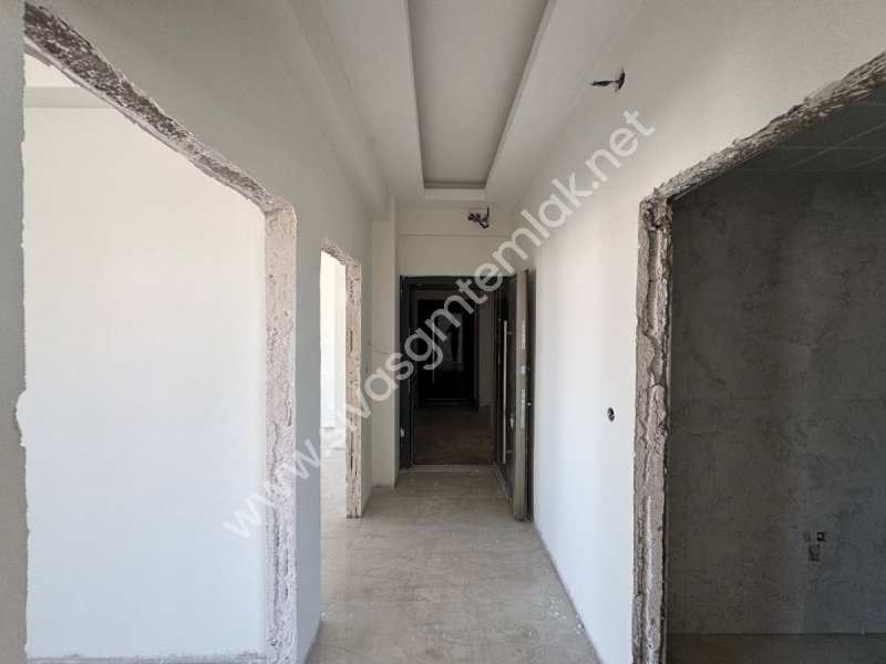 SİVAS GMT EMLAK MUHSİNYAZICIOĞLU BULVAR SATILIK 2+1 ARAKAT DAİRE