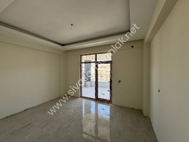 SİVAS GMT EMLAK MUHSİNYAZICIOĞLU BULVAR SATILIK 2+1 ARAKAT DAİRE