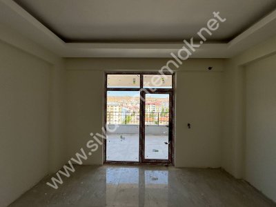SİVAS GMT EMLAK MUHSİNYAZICIOĞLU BULVAR SATILIK 2+1 ARAKAT DAİRE