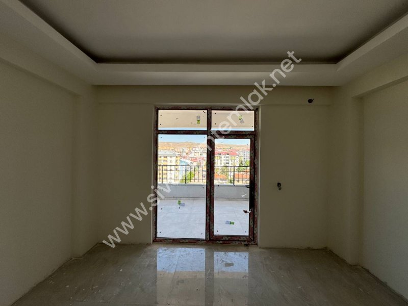 SİVAS GMT EMLAK MUHSİNYAZICIOĞLU BULVAR SATILIK 2+1 ARAKAT DAİRE