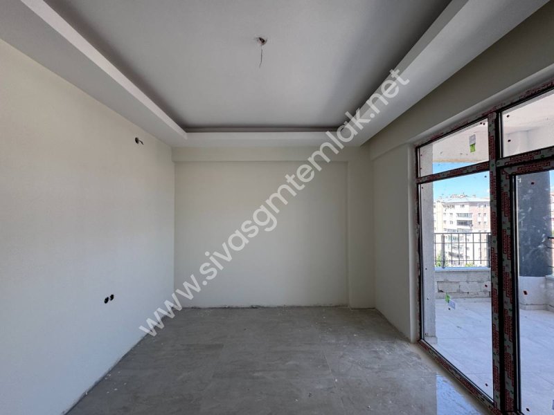 SİVAS GMT EMLAK MUHSİNYAZICIOĞLU BULVAR SATILIK 2+1 ARAKAT DAİRE