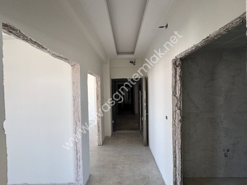 SİVAS GMT EMLAK MUHSİNYAZICIOĞLU BULVAR SATILIK 2+1 ARAKAT DAİRE